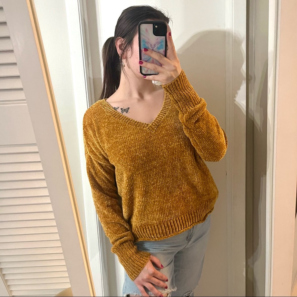 mustard yellow chinelle cozy v neck pullover sweater L